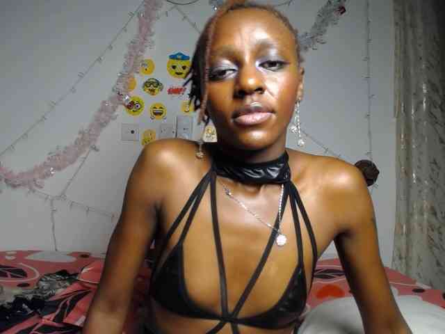 QueenAria webcam