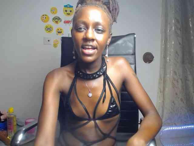QueenAria webcam