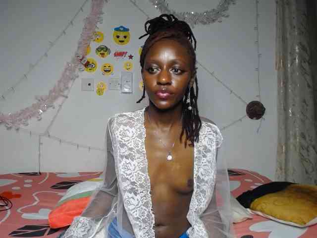 QueenAria webcam
