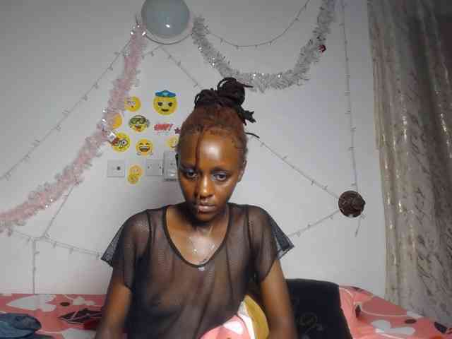 QueenAria webcam