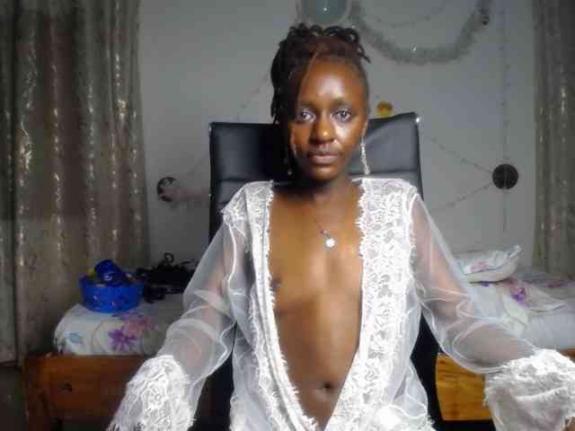 QueenAria webcam