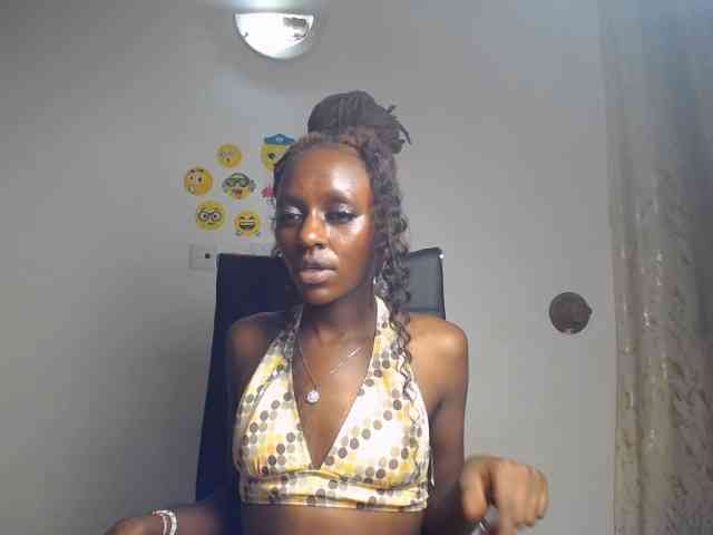 QueenAria webcam