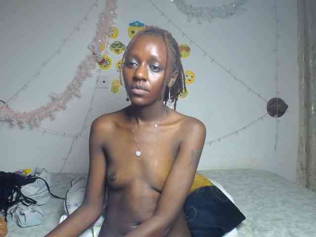 QueenAria webcam