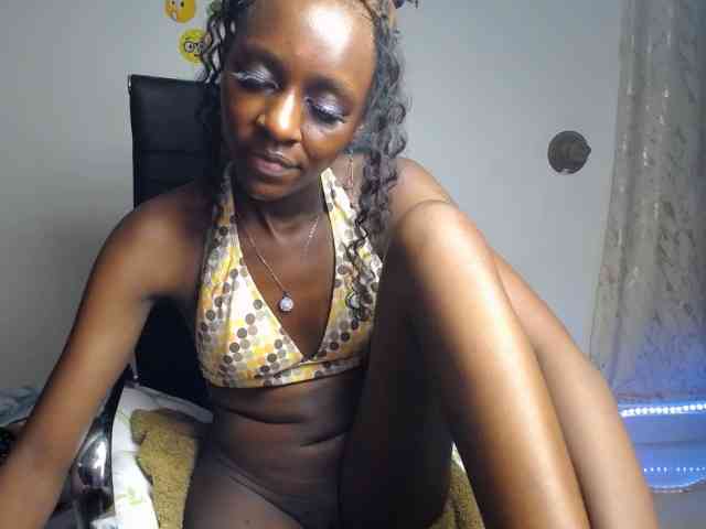 QueenAria webcam