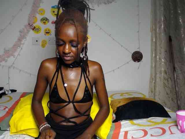 QueenAria webcam