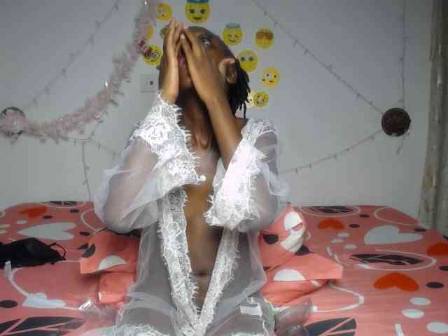 QueenAria webcam