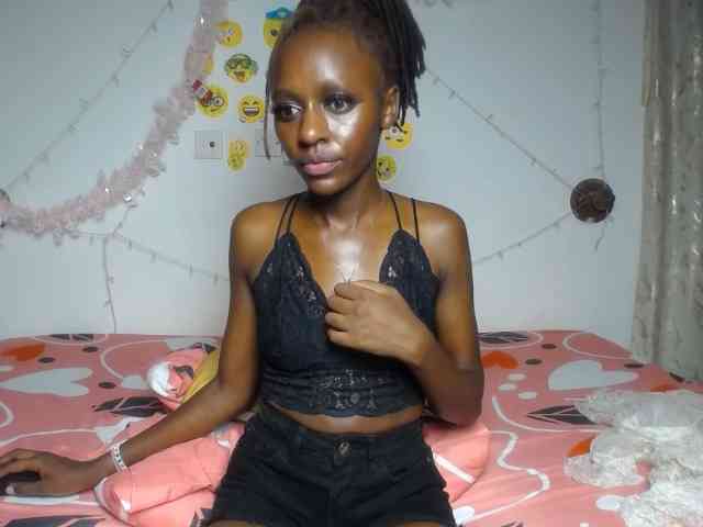 QueenAria webcam
