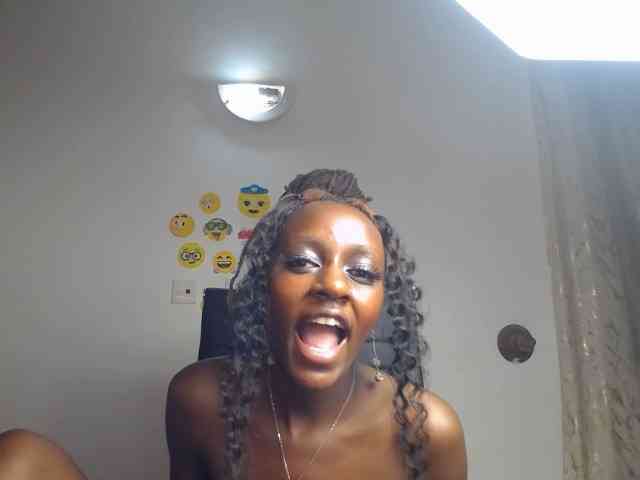 QueenAria webcam