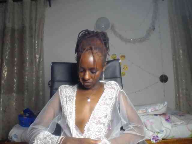 QueenAria webcam