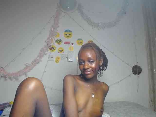 QueenAria webcam