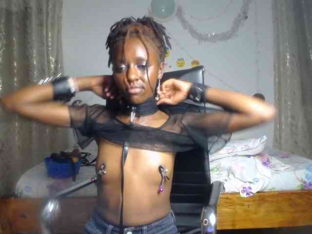 QueenAria webcam