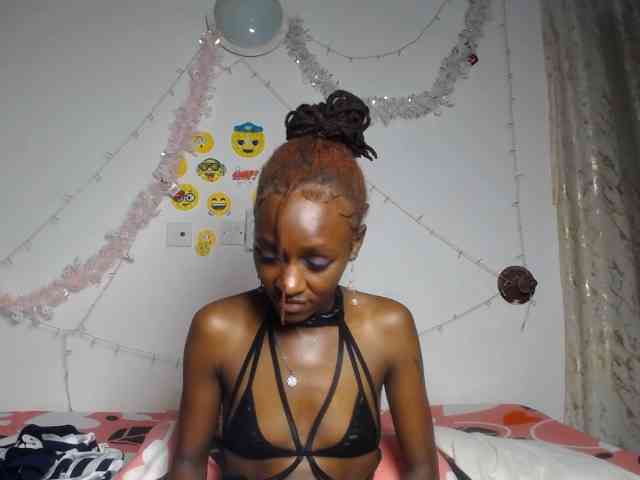 QueenAria webcam