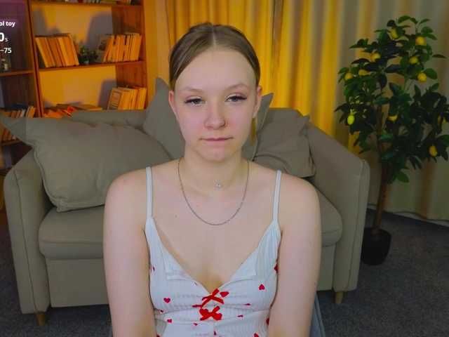 StaceyyJones Live Cam and Statistics on UnifiedCams