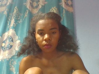 Emelie1a's Live Webcam