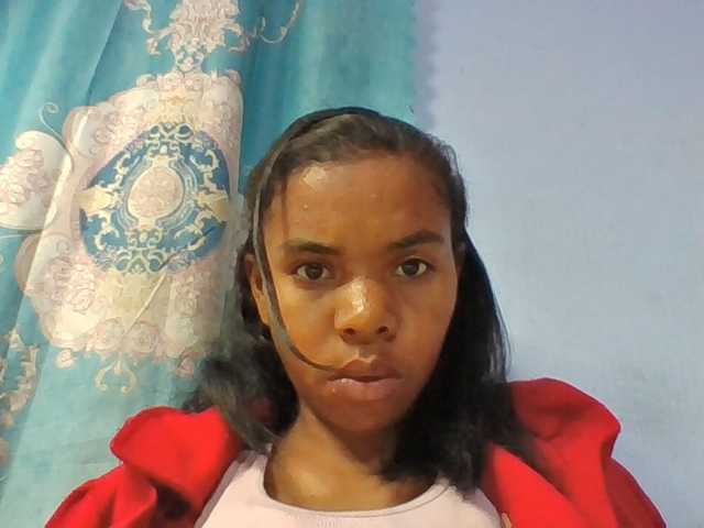 Emelie1a live cam on BongaCams