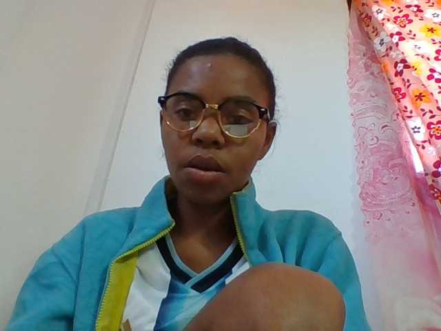 Emelie1a, live now on BongaCams