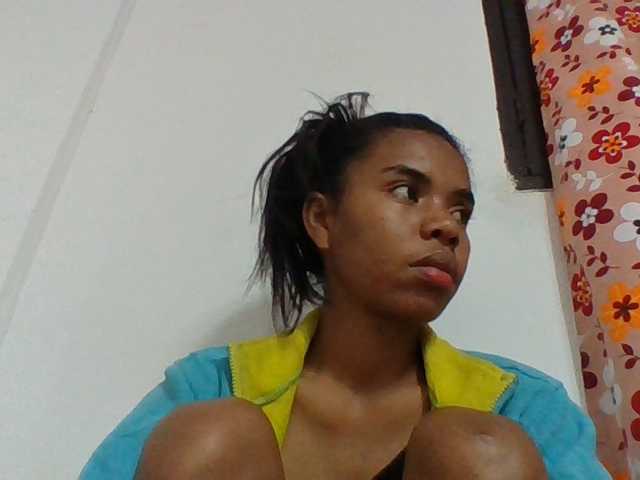 Emelie1a live cam on BongaCams