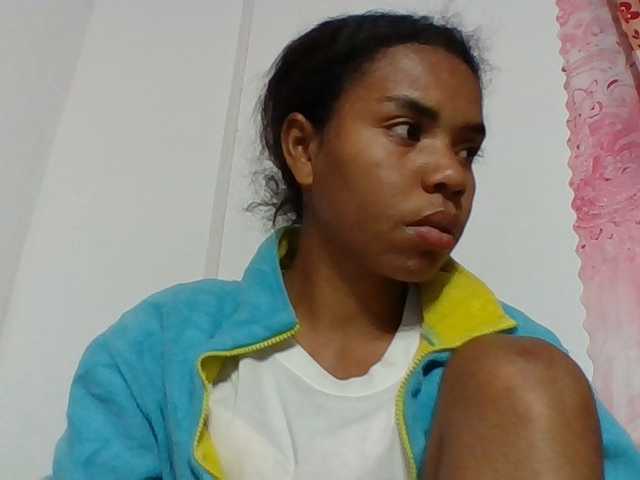 Emelie1a live cam on BongaCams