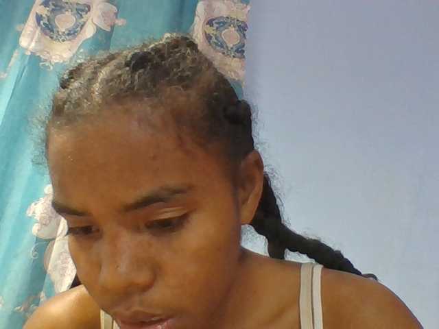 Emelie1a live cam on BongaCams