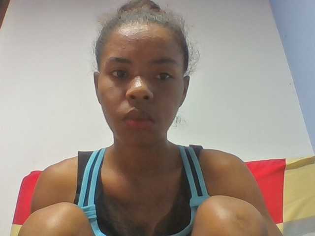 Emelie1a live cam on BongaCams