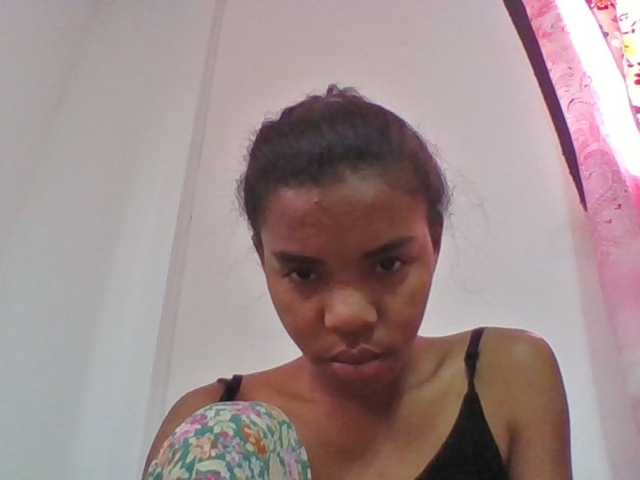 Emelie1a live cam on BongaCams