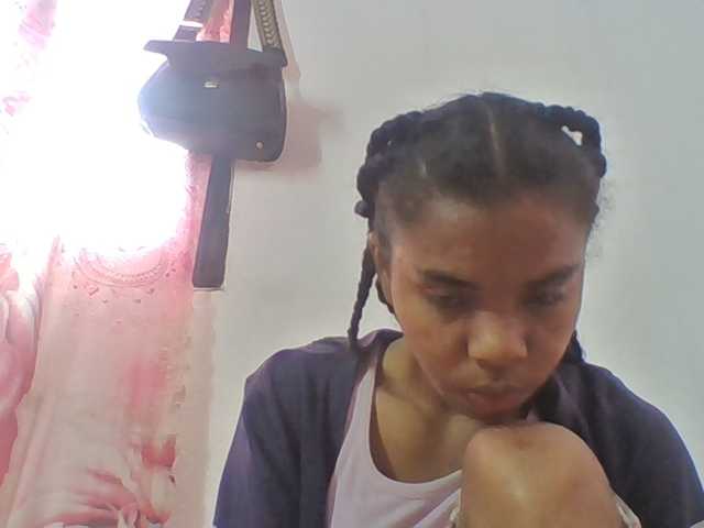 Emelie1a live cam on BongaCams