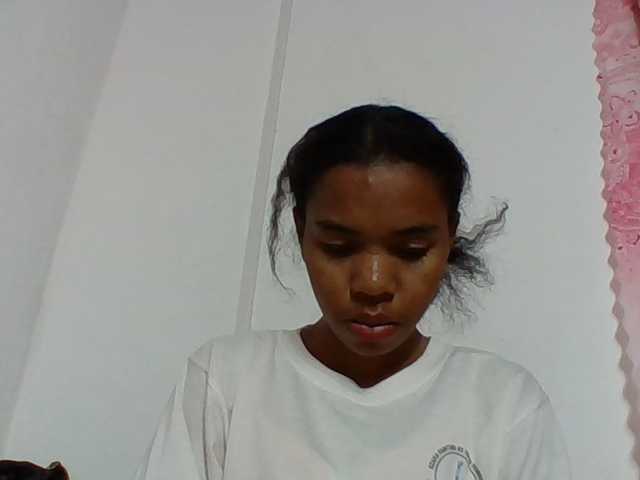 Emelie1a live cam on BongaCams