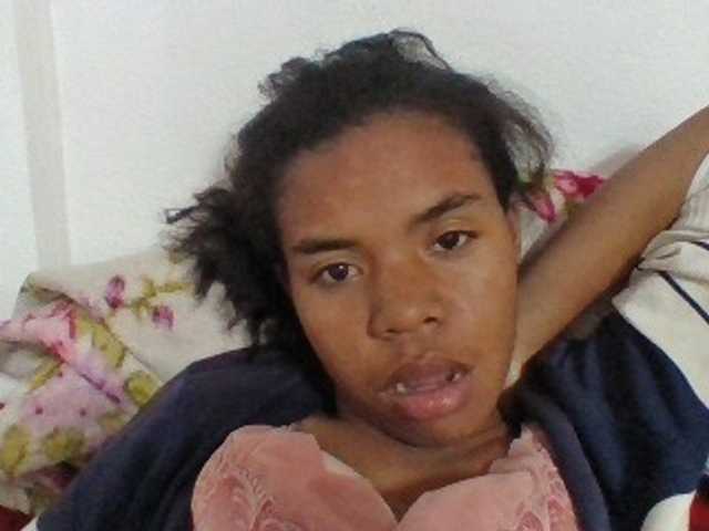 Emelie1a live cam on BongaCams