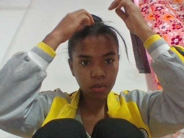 Emelie1a live cam on BongaCams