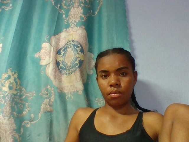 Emelie1a live cam on BongaCams