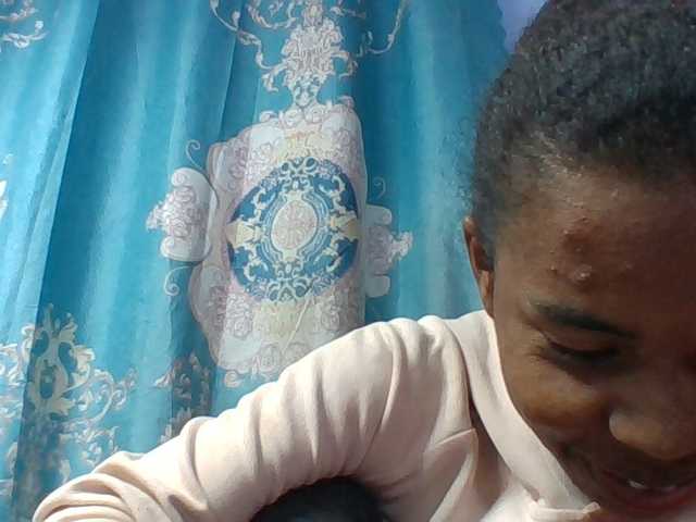 Emelie1a live cam on BongaCams