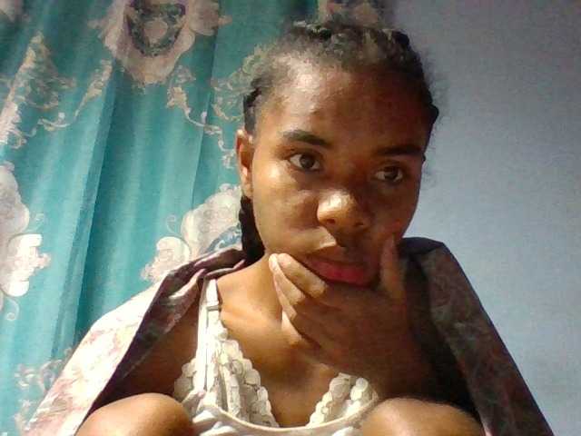 Emelie1a live cam on BongaCams