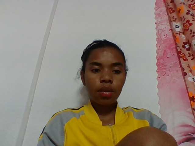 Emelie1a live cam on BongaCams