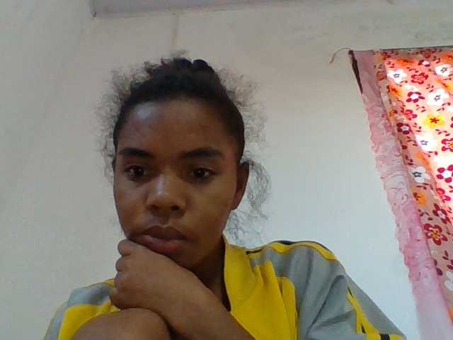 Emelie1a live cam on BongaCams