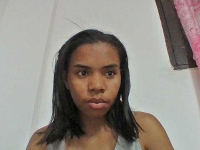 Emelie1a live cam on BongaCams
