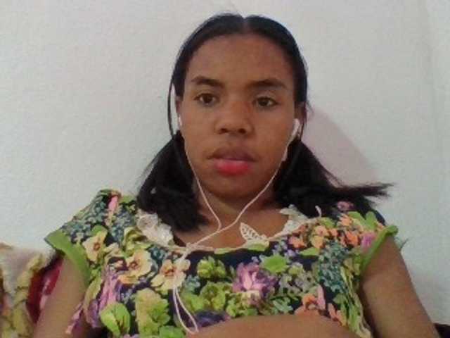 Emelie1a live cam on BongaCams