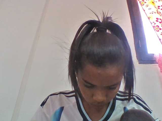 Emelie1a live cam on BongaCams
