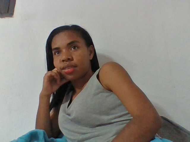 Emelie1a live cam on BongaCams
