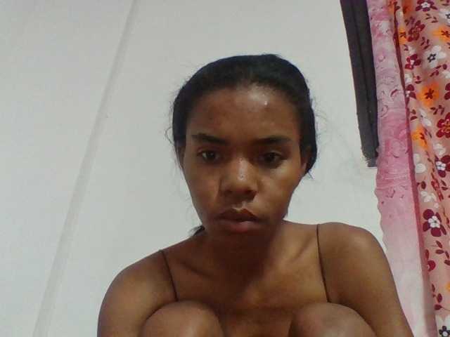 Emelie1a live cam on BongaCams