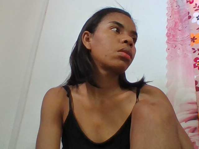 Emelie1a live cam on BongaCams