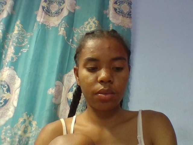 Emelie1a live cam on BongaCams