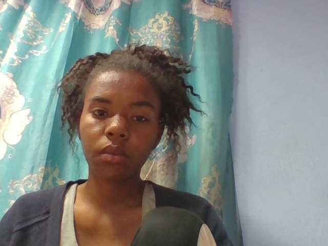 Emelie1a live cam on BongaCams