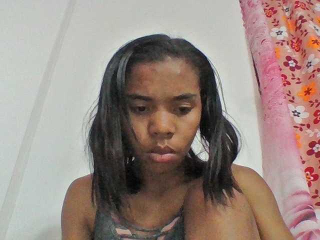 Emelie1a live cam on BongaCams