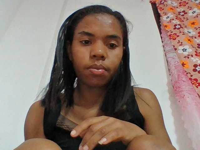 Emelie1a live cam on BongaCams