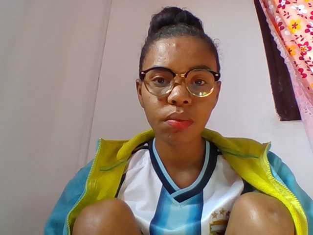 Emelie1a live cam on BongaCams