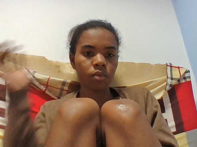 Emelie1a live cam on BongaCams