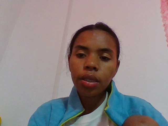 Emelie1a live cam on BongaCams