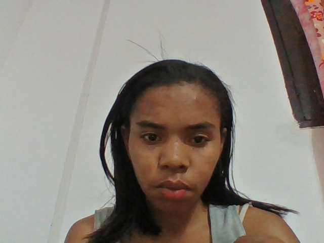 Emelie1a live cam on BongaCams
