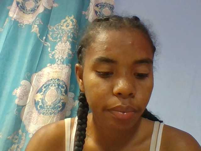 Emelie1a live cam on BongaCams