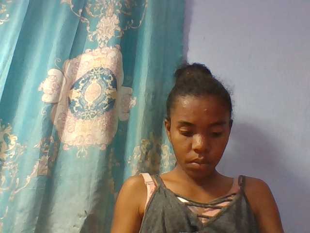Emelie1a live cam on BongaCams